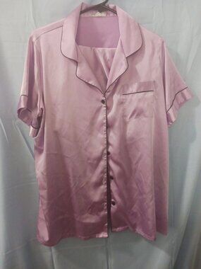 Womans Size XLarge Lavender 2 Piece Intimate Top and Pajama Shorts Set